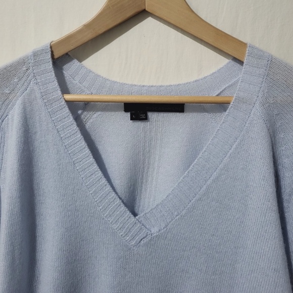Unworn 360 Cashmere Light Blue Cashmere V-Neck Sweater - Picture 5 of 8